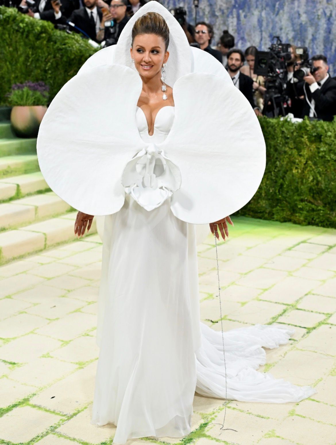 Natasha Poonawalla on the Met Gala 2026 red carpet, In a Marc Quinn sculpture with Dolce & Gabbana couture